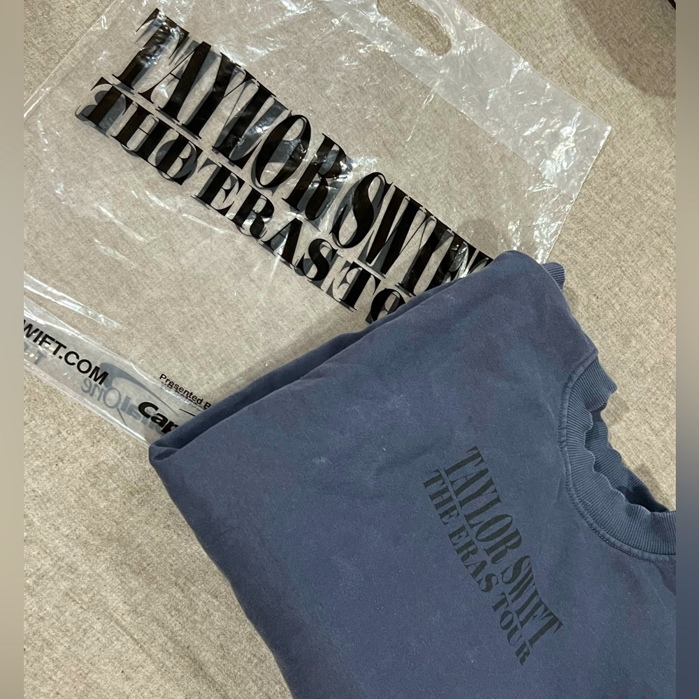 Taylor Swift Eras Tour Blue Crewneck Sweatshirt Limited Edition Official…